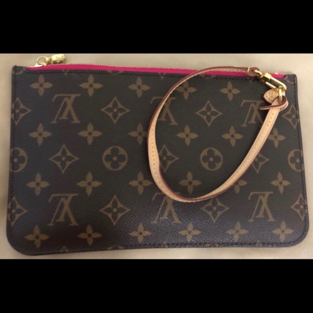 Louis Vuitton neverfull mm wristlet